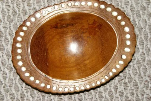 STUNNING ONE OF A KIND HAND CARVED KWILA WOOD MUSEUM MASTERPIECE SERVING PLATTER DISH BOWL WITH MOTHER OF PEARL INSERTS & FESTON BORDER TRIBAL SCULPTOR REMOTE TROBRIAND ISLANDS MELANESIA SOUTH PACIFIC COLLECTOR DESIGNER 2A6A  8”X 6” X 2”