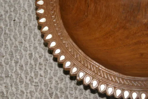 STUNNING ONE OF A KIND HAND CARVED ROSEWOOD MUSEUM MASTERPIECE SERVING PLATTER DISH BOWL WITH MOTHER OF PEARL INSERTS & DELICATE LACY BORDER RENOWNED SCULPTOR REMOTE TROBRIAND ISLANDS MELANESIA KULA RING COLLECTOR DESIGNER 2A45 13”X 4”